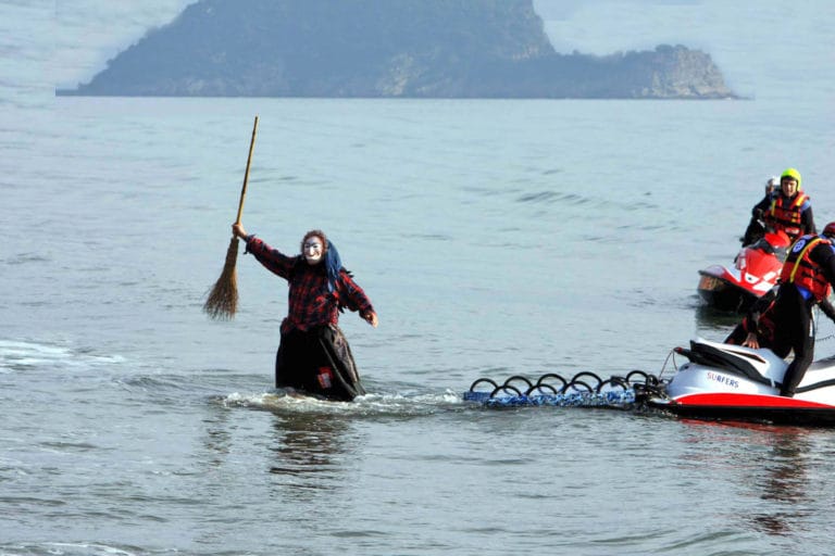 Week-end Epifania, Puglia : arriva la Befana in costume da mare!