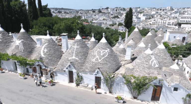 Trulli pugliesi, cosa sono, come sono strutturati, infissi, storia