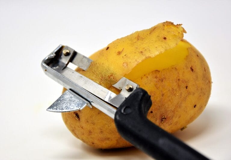 Pelapatate:uno strumento sottovalutato in cucina