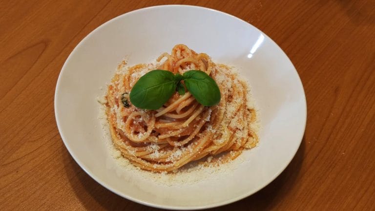 Spaghetti al pomodoro fresco Regina