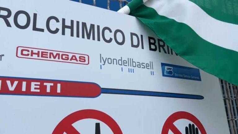 Versalis annuncia la chiusura dell’impianto P30B a Brindisi: reazioni e preoccupazioni