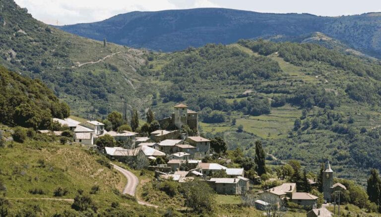 C’è un paese in Puglia dove si vive con 400 euro al mese (e sembra uscito da un film)