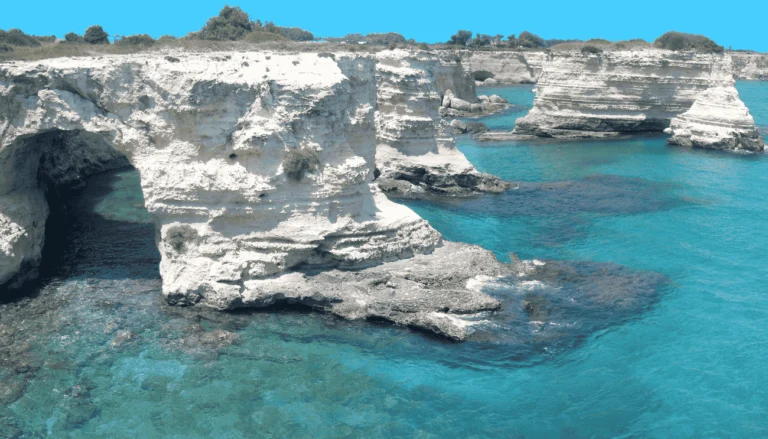 La Puglia continua a “tenere” nonostante il racconto delle «spiagge vuote»: ecco i dati del 2025